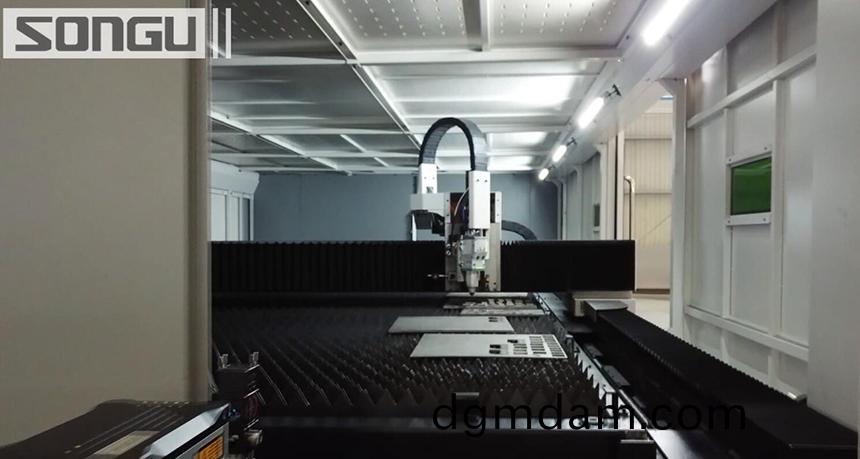 光纖鈑(ban)金(jin)激光切割機,鈑(ban)金(jin)激光切(qie)割機(ji),光纖鈑金激(ji)光切割機廠(chang)傢