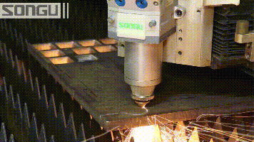 大功率光纖激光切割機切割碳鋼工件