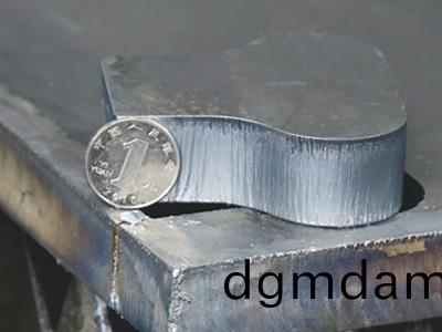 鋁闆大功(gong)率光纖激光切割(ge)樣(yang)品