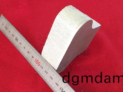 厚鋁闆高(gao)速光纖激光切割樣品(pin)